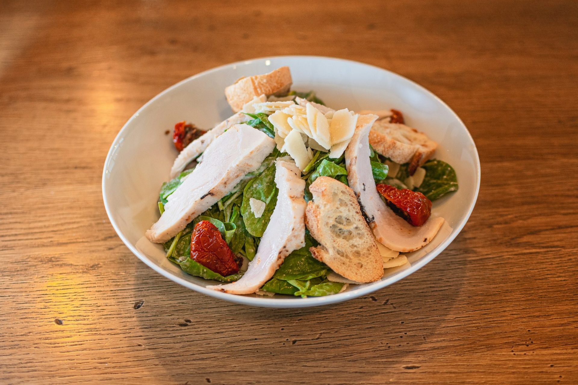 closeup-shot-of-lunch-in-a-french-bistrot-6XWF4PQ